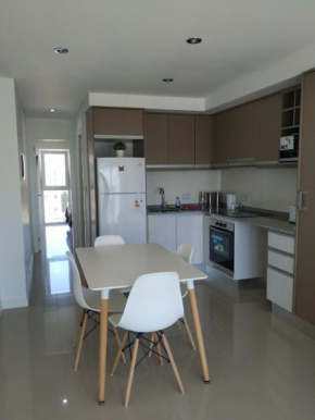 Hermoso DOS ambientes con espacioso balcón y vistas Zona La Perla